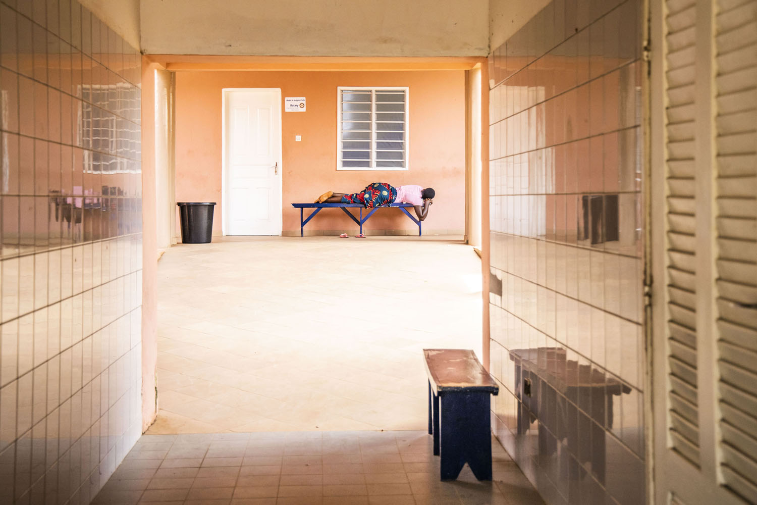 Healthcare Fotografie: Mittagspause im Krankenhaus der Stiftung Aktion pro Humanität in Gohomey, Benin.